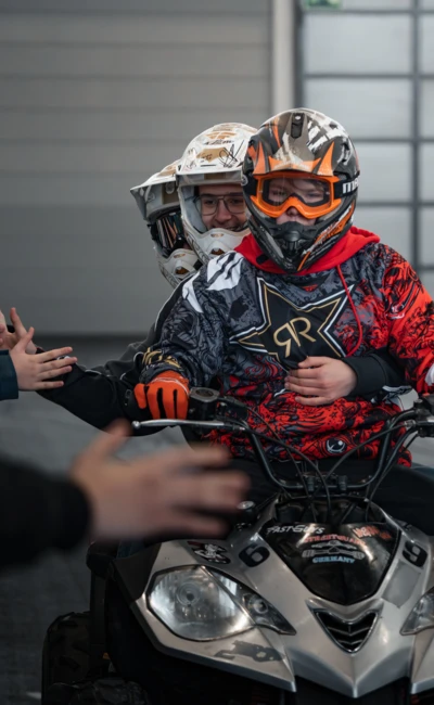 Zwei Personen auf einem Quad w&auml;hrend der Motorradwelt 2026 Messe in Friedrichshafen