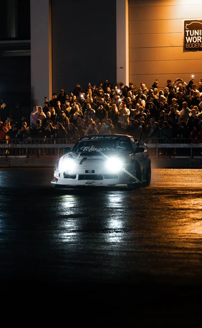 Drift-Show mit einem Nissan Skyline auf der Tuning World Bodensee 2026