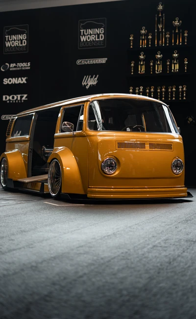 Gelber umgebauter Kleinbus auf der Tuning World Bodensee 2026, Friedrichshafen