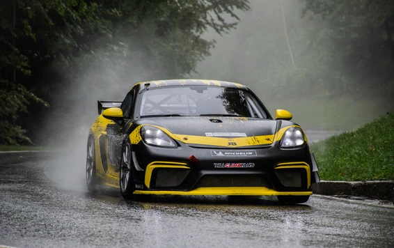 eichenberg-rennslalom2026-rennwagen-regen eichenberg-rennslalom2026-rennwagen-regen