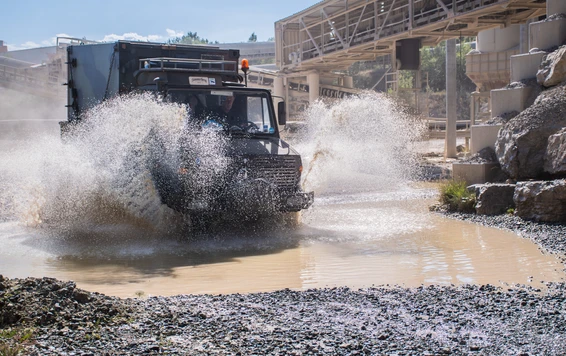 martin-unimog-wasser01 martin-unimog-wasser01