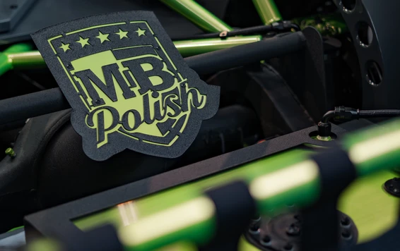 Detailaufnahme eines Motors mit MB Polish Logo auf der Tuning World Bodensee 2026