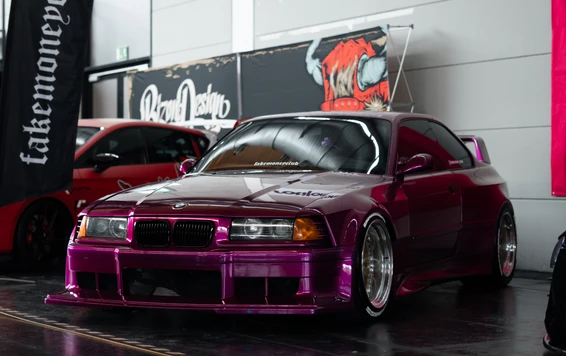 Tuning World Bodensee 2026 in Friedrichshafen Lila getunter BMW auf der Tuning World Bodensee 2026