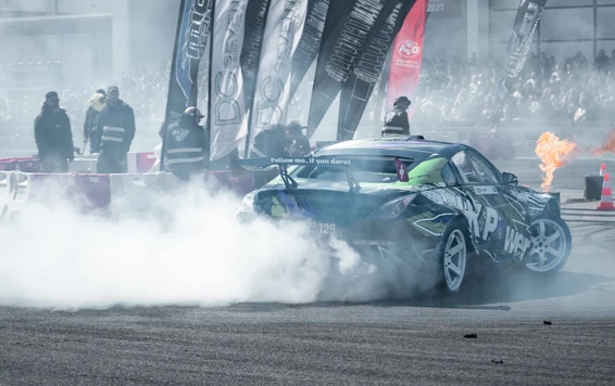 Driftfahrzeug in Aktion bei der Tuning World Bodensee 2026