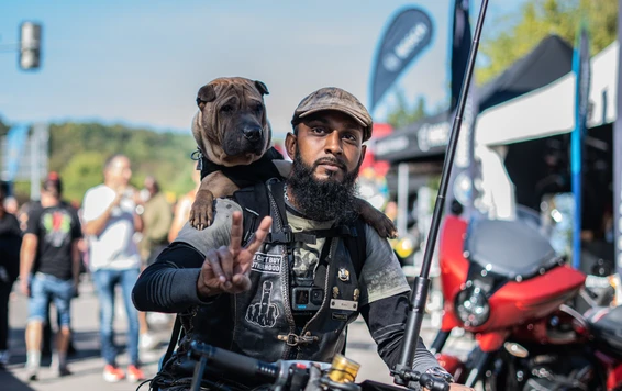 Glemseck101-Hund-Biker