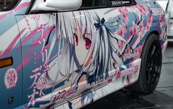 Fahrzeug mit Farbdruck und Grafik auf der Tuning World Bodensee 2026