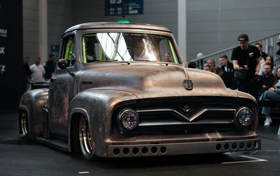 Oldtimer Pickup-Truck auf der Tuning World Bodensee 2026 in Friedrichshafen