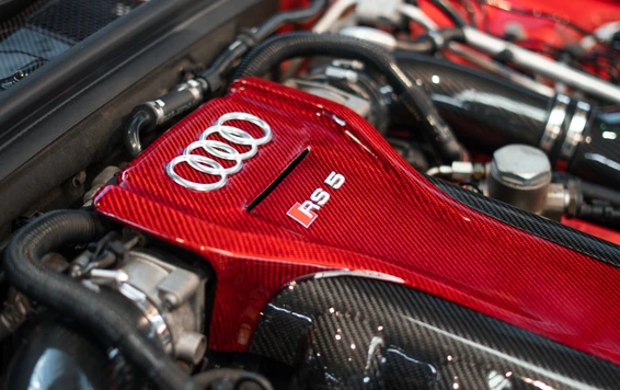 Audi RS5 Motor auf der Tuning World Bodensee 2026 Detailaufnahme des Audi RS5 Motors auf der Tuning World Bodensee 2026