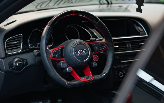 Audi Interieur mit sportlichem Lenkrad auf der Tuning World Bodensee 2026. Interieur des Audi mit sportlichem Lenkrad, Tuning World Bodensee 2026