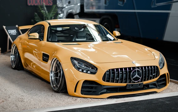 Mercedes-AMG GT in leuchtendem Gelb auf der Tuning World Bodensee 2026