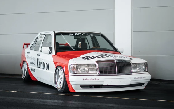 Mercedes-Benz Auto mit Marlboro Design auf der Tuning World Bodensee 2026