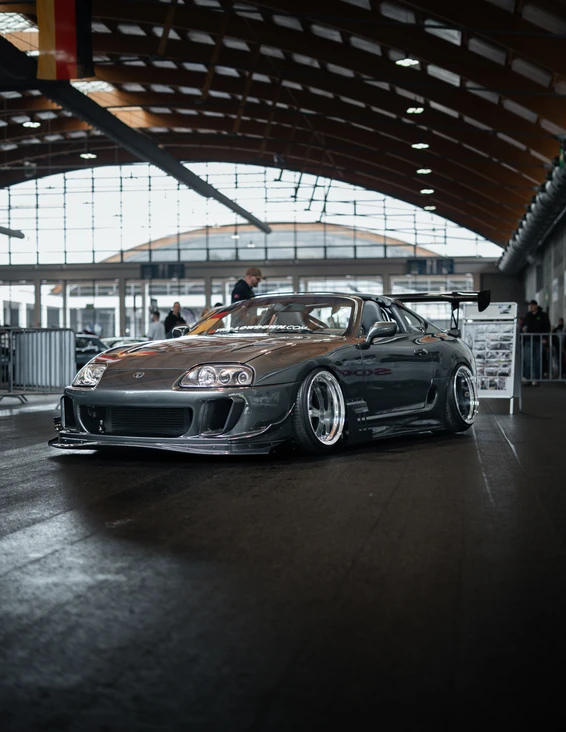 Tuning World Bodensee 2026 in Friedrichshafen Grauer Toyota Supra mit modifiziertem Fahrwerk auf der Tuning World Bodensee 2026