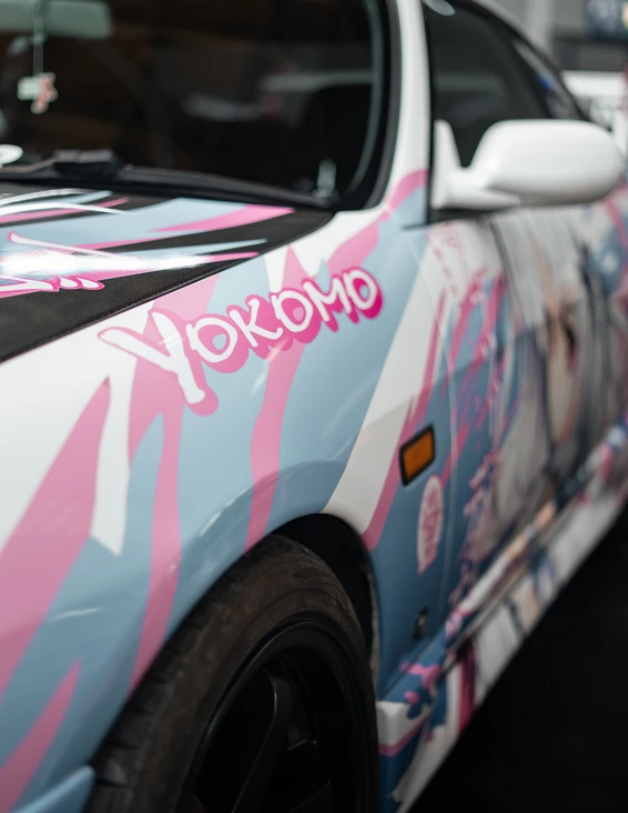 Auto mit Yokomo-Design auf der Tuning World Bodensee 2026 in Friedrichshafen