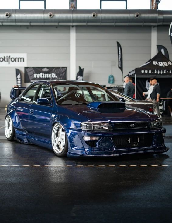 Blauer Subaru Impreza auf der Tuning World Bodensee 2026 in Friedrichshafen