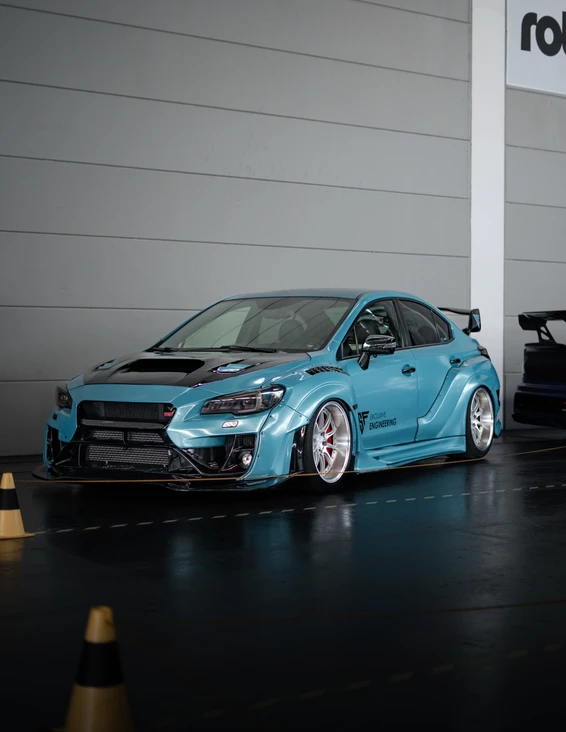 Tuning World Bodensee 2026 in Friedrichshafen Tuning World Bodensee 2026: modifiziertes Auto in aquablauer Farbe