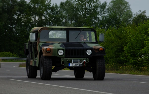 Hummer-Fahrend