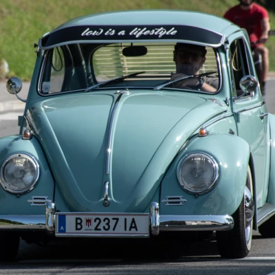 VW-Kaefer-hellblau