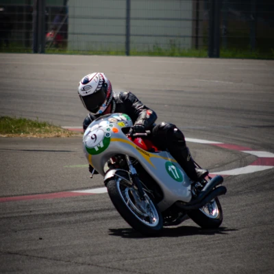 Motorrad Startnummer 9
