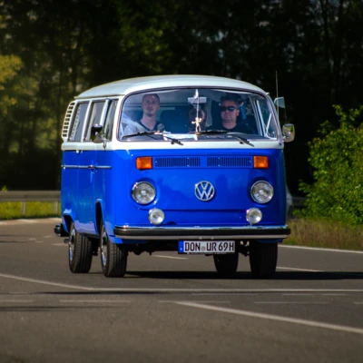 VW Bus Blau
