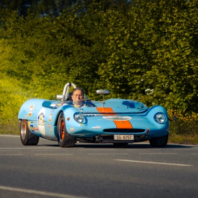 Rennwagen Flach