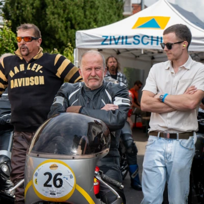 motorradfahrer-L070