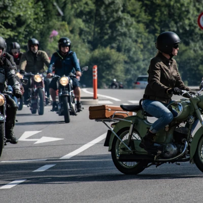 Moped-Crew02
