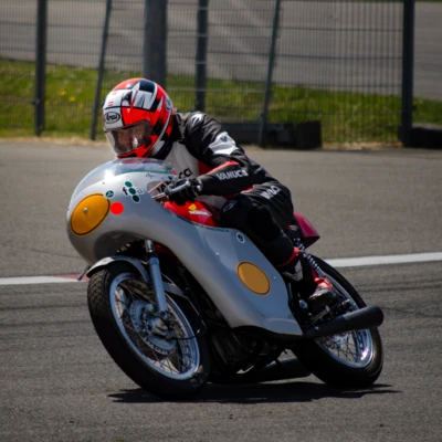 Motorrad silber orange racing
