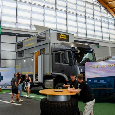LKW-Mit-Nivellierung