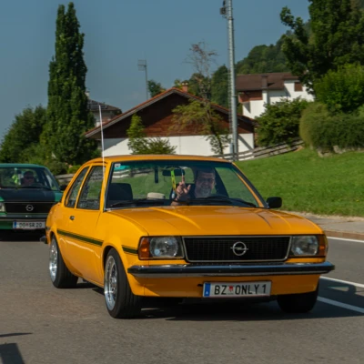 Opel-Gelb