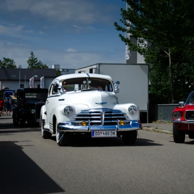 Chevrolet-Weiß-Rund