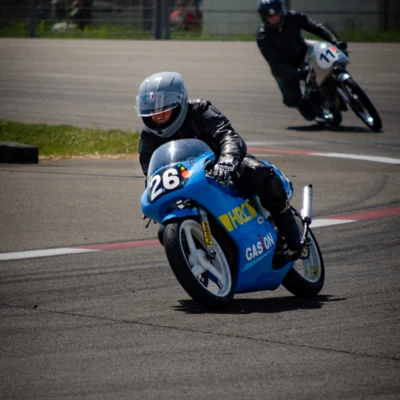 Motorrad Startnummer 26